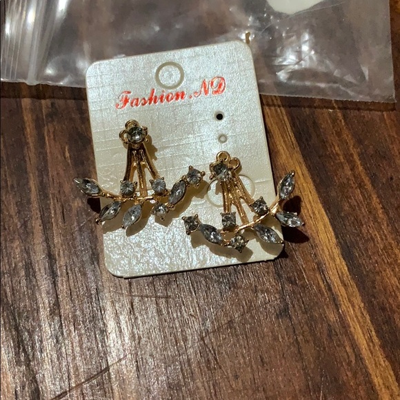 Costume earrings - Picture 2 of 2